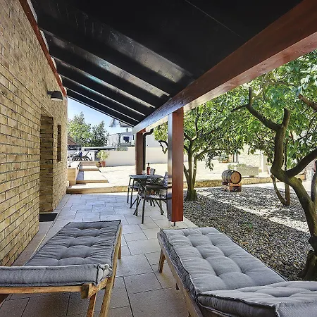 Nur 250 Meter Vom Mit Salzwasserpool Daire Pula