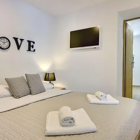 Nur 250 Meter Vom Mit Salzwasserpool Apartmán *