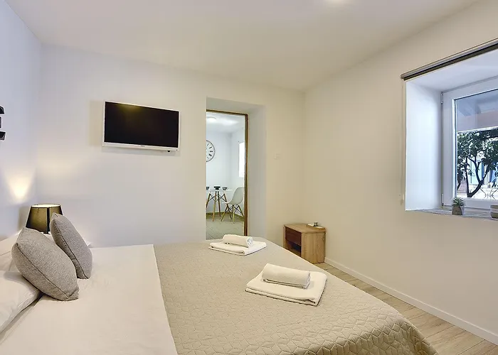 Nur 250 Meter Vom Mit Salzwasserpool Pula