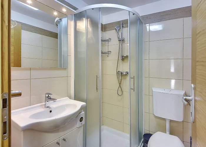 Apartment Nur 250 Meter Vom Mit Salzwasserpool Pula