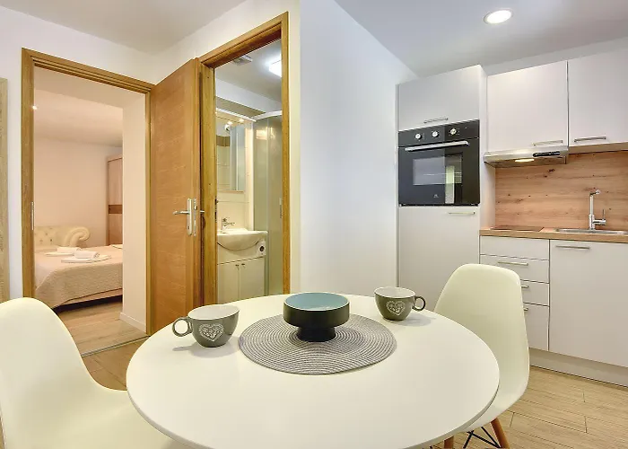 Nur 250 Meter Vom Mit Salzwasserpool Pula