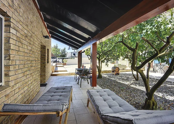 Nur 250 Meter Vom Mit Salzwasserpool Apartment Pula